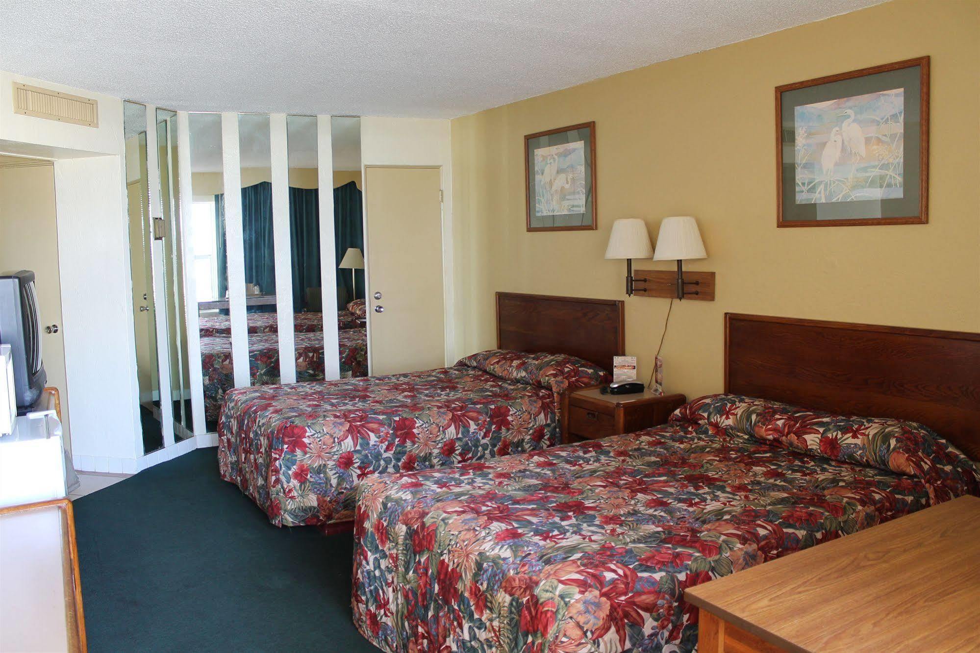 Grand Prix Motel Beach Front Дейтона-Бич Экстерьер фото